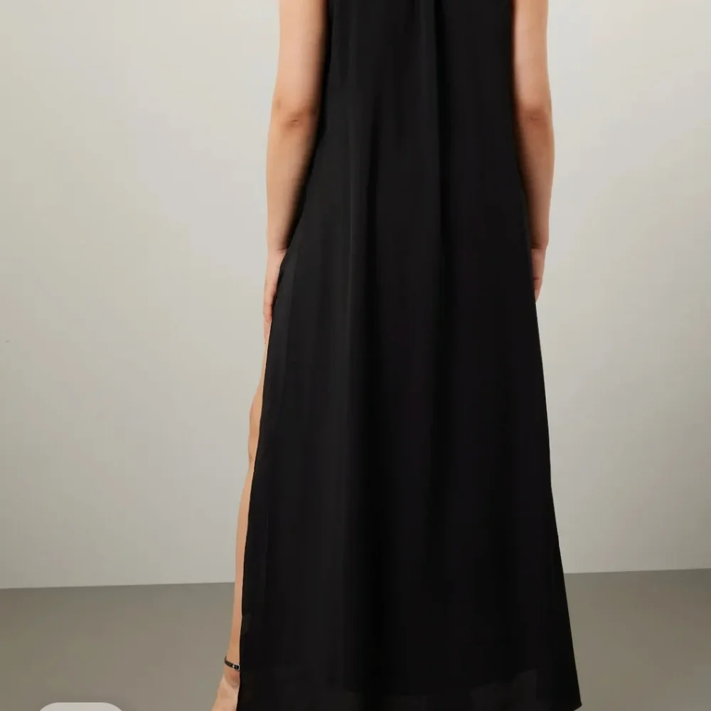 Elegant Black Maxi Dress - Picture 11 of 11